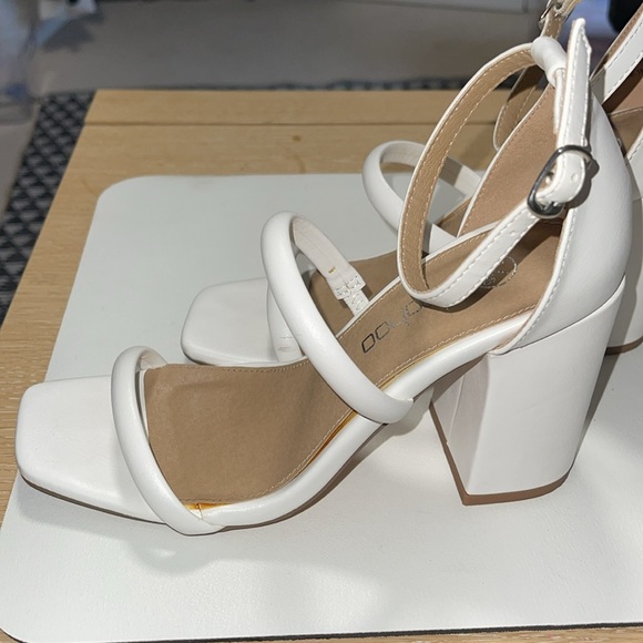 Worn once, BOOHOO- White strapped, block Heel with a square toe. 3 1/2” heel. 6 - Picture 2 of 5